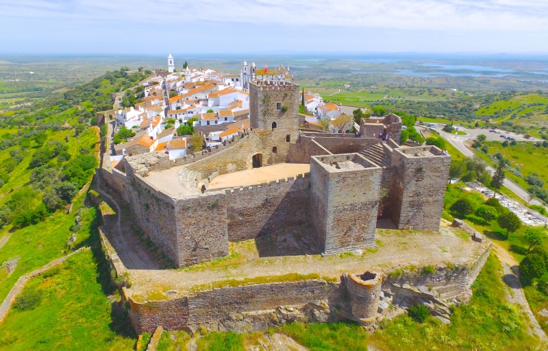 Resultado de imagem para castelo monsaraz