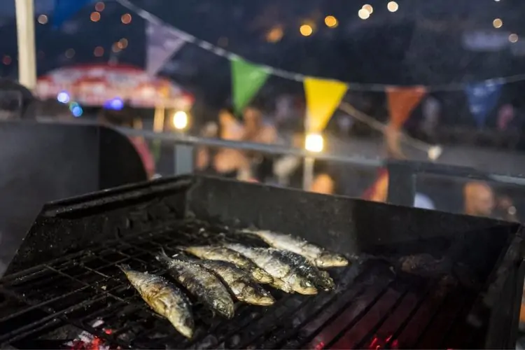 Sardinha assada na festa dos Santos Populares