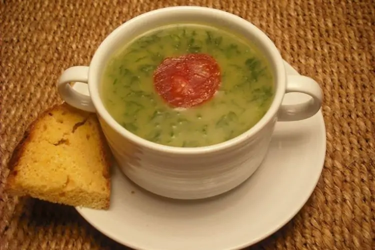 Broa com Caldo Verde