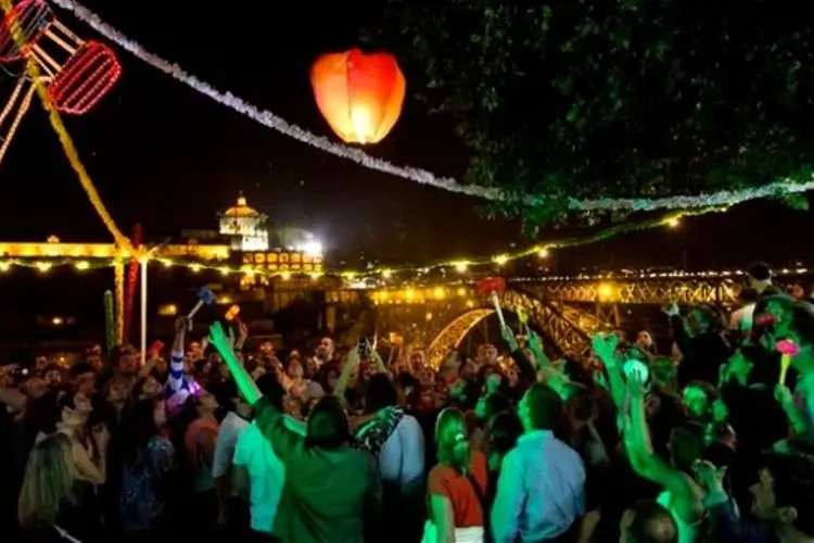 Como é Portugal em junho, festa São João do Porto